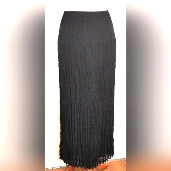 CRINKLE PLEATED BROOMSTICK MAXI SKIRT - Picture 1 of 7